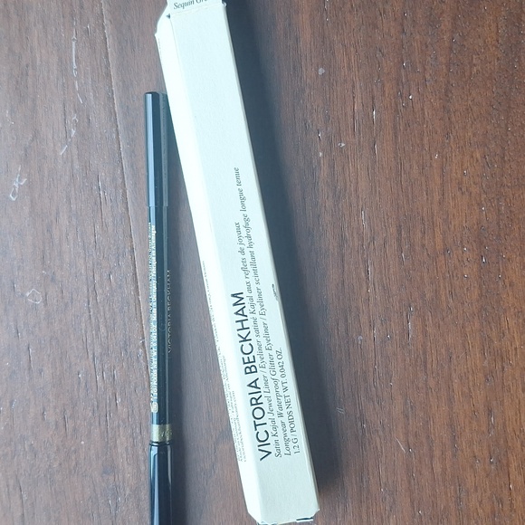 Victoria Beckham Satin Kajal Jewel Eyeliner - Jewel Green - Picture 2 of 5